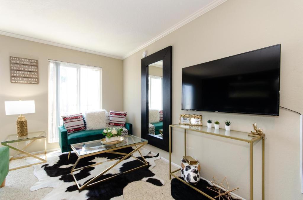 Gucci Mickey And Maxico Lofts Free Parking And Wifi Lägenhet Los Angeles Exteriör bild