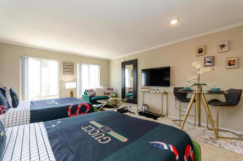 Gucci Mickey And Maxico Lofts Free Parking And Wifi Lägenhet Los Angeles Exteriör bild